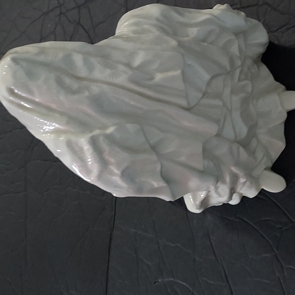 Mary &Baby Jesus Figurines Ivory&Gold Mary is 7 3/4in.Hx6in.Widest Width. B.4in - Picture 6 of 13